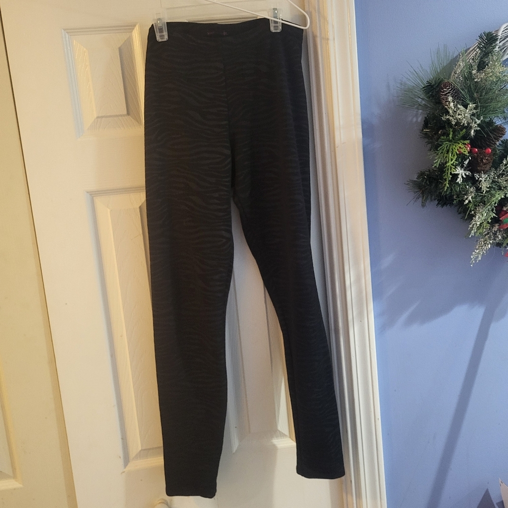5/10$ Material Girl Leggings Size XL